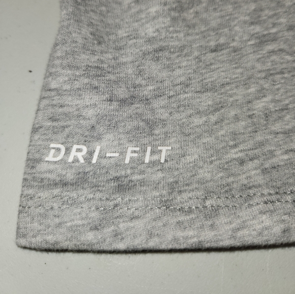 NIKE DRI-FIT Tee Shirt - Picture 4 of 4